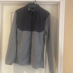 Athletic men’s 2 tone gray lightweight jacket size medium 38-40 good condition.